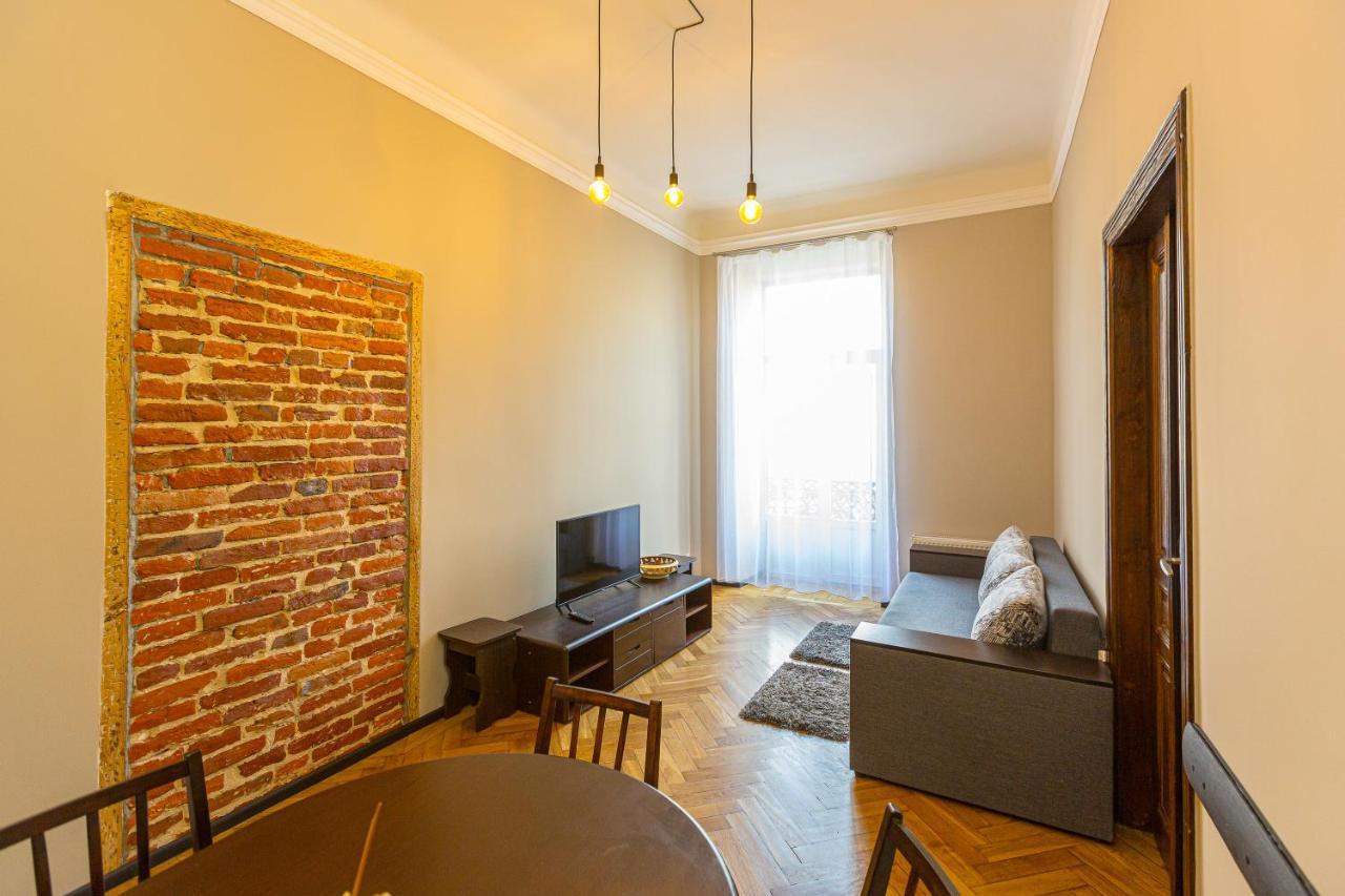Центр На Вулиці Проспект Шевченка 12 Навпроти Макдональса З Балконом Apartment Lviv Exterior photo