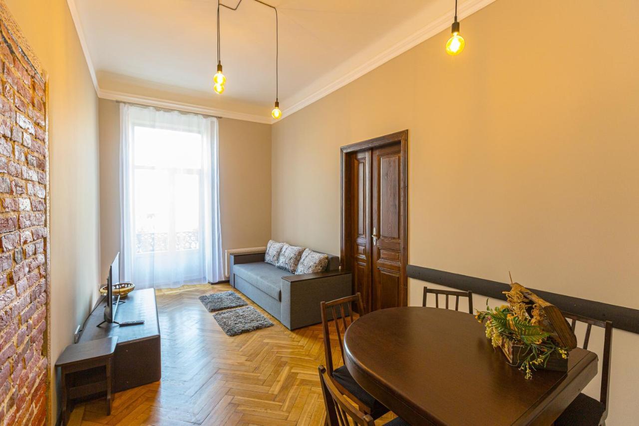 Центр На Вулиці Проспект Шевченка 12 Навпроти Макдональса З Балконом Apartment Lviv Exterior photo
