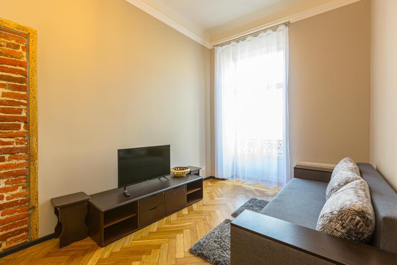 Центр На Вулиці Проспект Шевченка 12 Навпроти Макдональса З Балконом Apartment Lviv Exterior photo