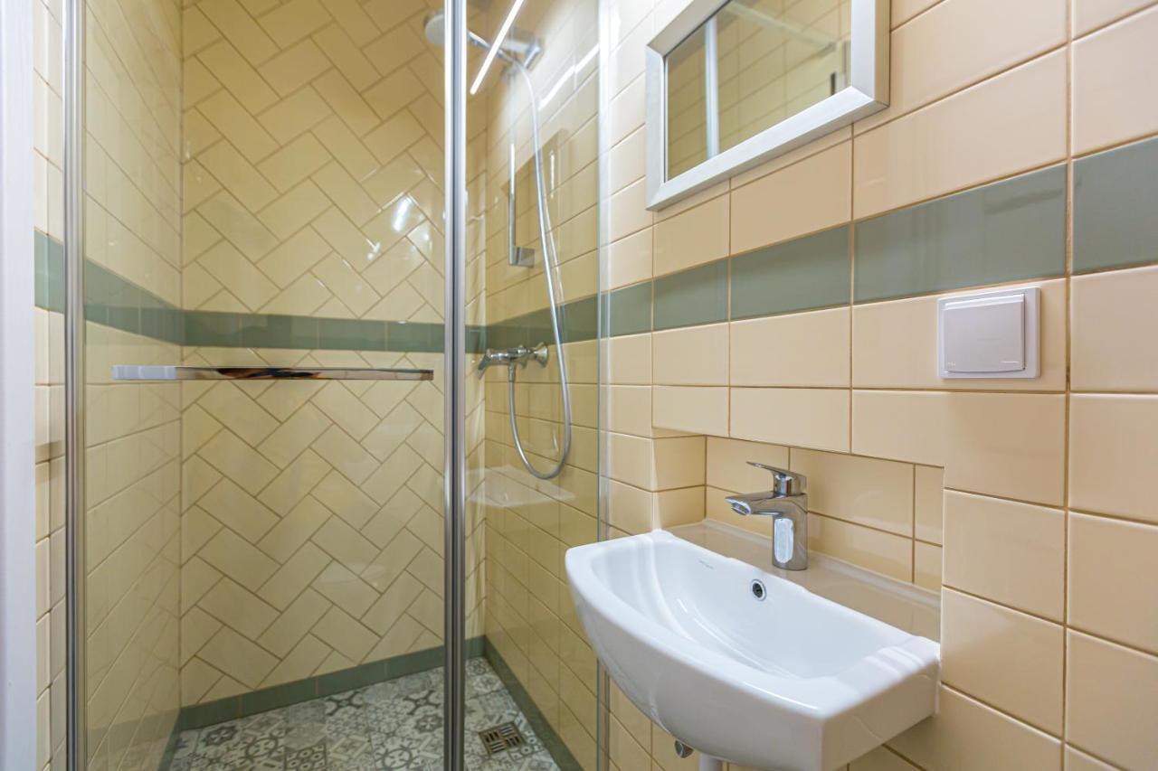 Центр На Вулиці Проспект Шевченка 12 Навпроти Макдональса З Балконом Apartment Lviv Exterior photo