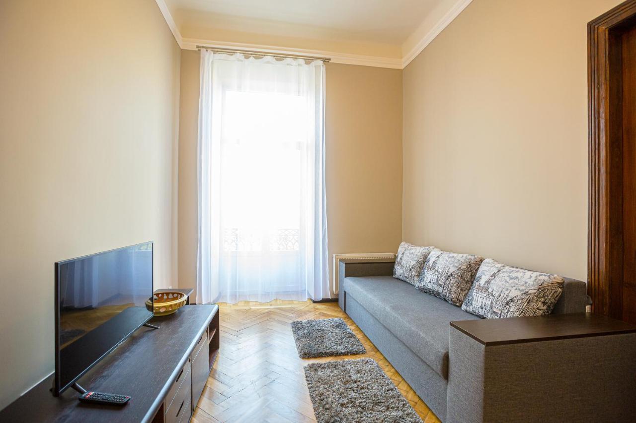 Центр На Вулиці Проспект Шевченка 12 Навпроти Макдональса З Балконом Apartment Lviv Exterior photo