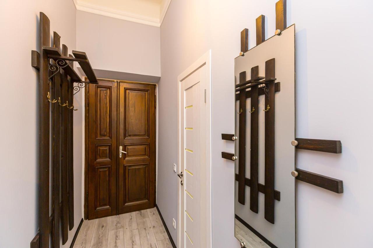 Центр На Вулиці Проспект Шевченка 12 Навпроти Макдональса З Балконом Apartment Lviv Exterior photo