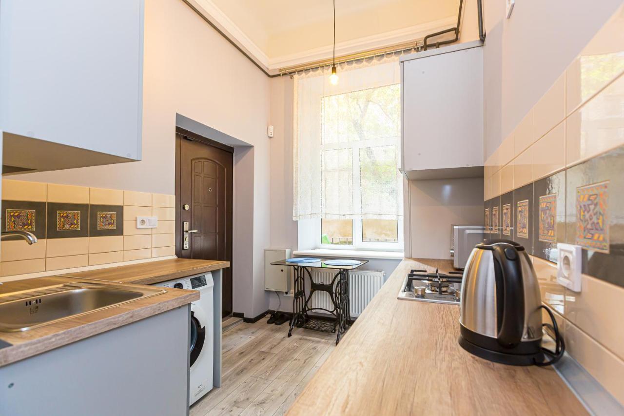 Центр На Вулиці Проспект Шевченка 12 Навпроти Макдональса З Балконом Apartment Lviv Exterior photo