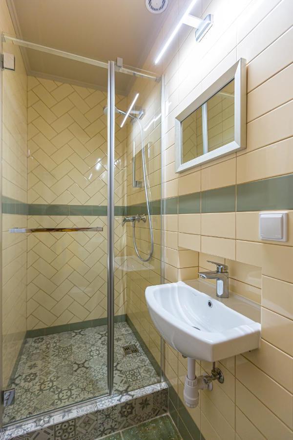 Центр На Вулиці Проспект Шевченка 12 Навпроти Макдональса З Балконом Apartment Lviv Exterior photo