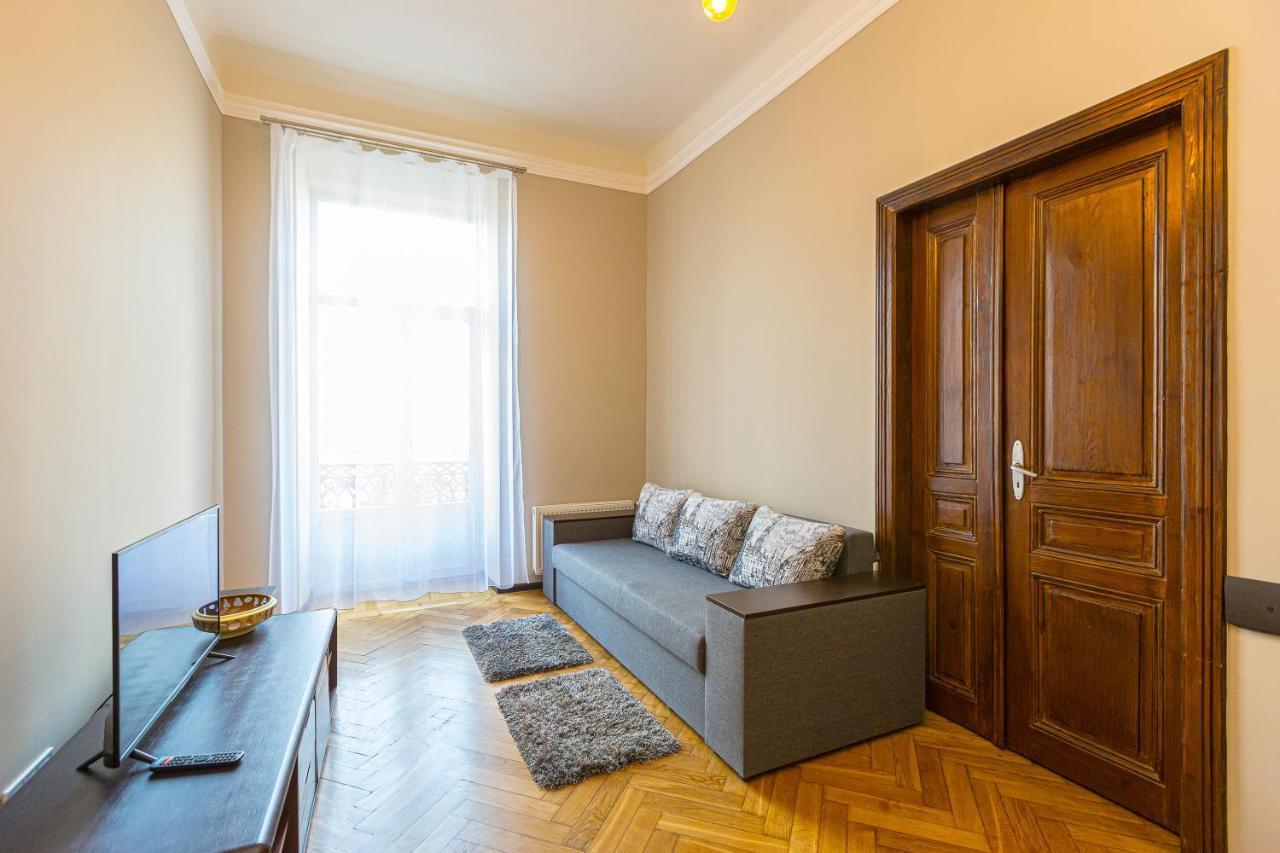 Центр На Вулиці Проспект Шевченка 12 Навпроти Макдональса З Балконом Apartment Lviv Exterior photo